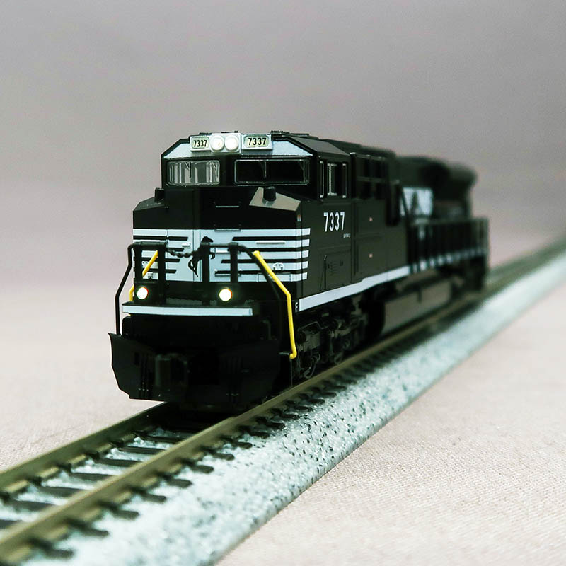 KATO USA　176-8561　SD70ACU Cab Headlights NS #7337